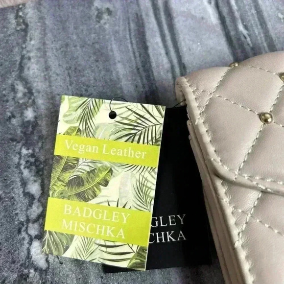 Badgley Mischka Clutch Vegan Leather Ivory Chain Shoulder Strap NEW - Picture 3 of 12